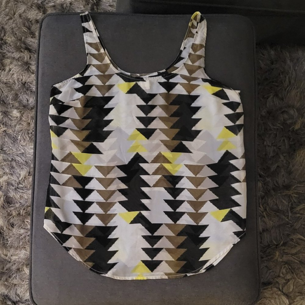 Geometric print sleeveless top!